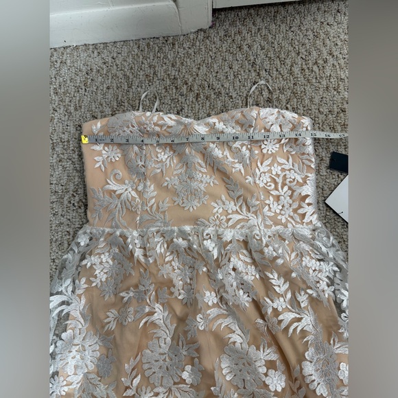 Lulu's Elegant beige and white Floral Maxi dress size M new with tag - Picture 5 of 5